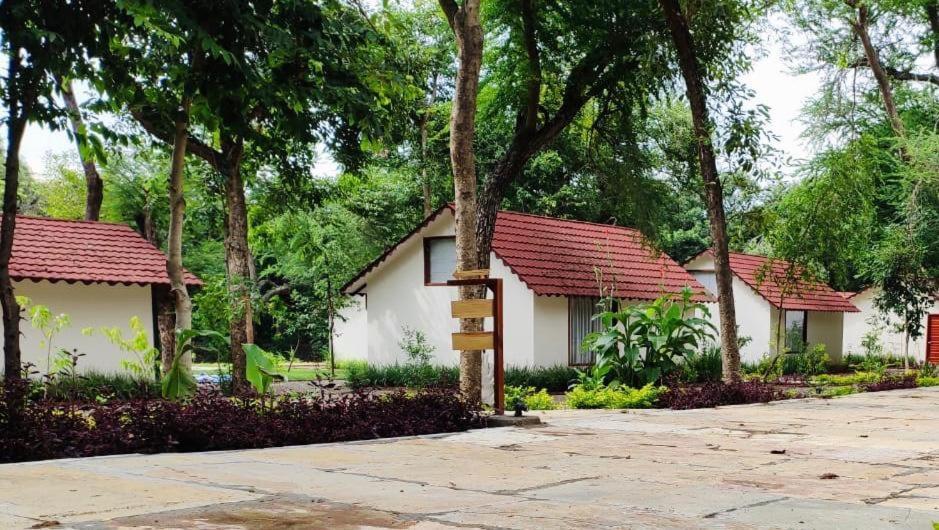 Aranya Vilas - A Nature Resort أُودايبور المظهر الخارجي الصورة