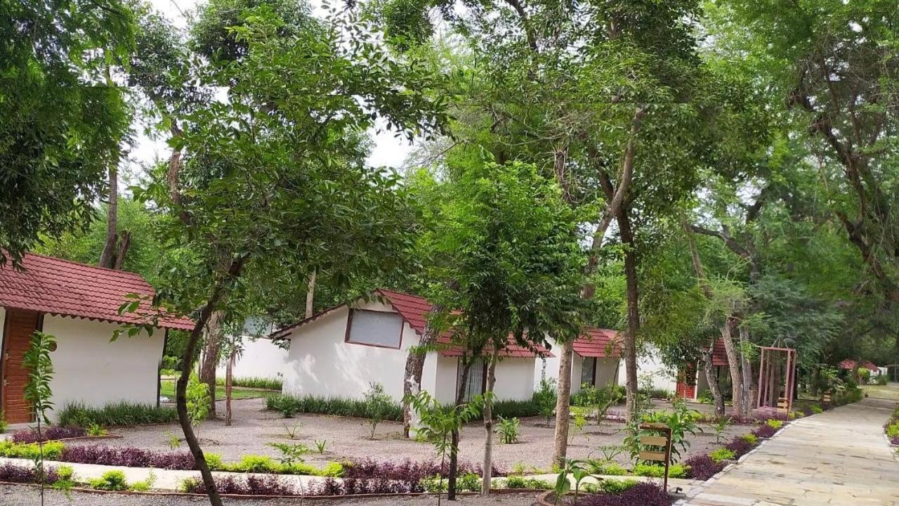 Aranya Vilas - A Nature Resort أُودايبور المظهر الخارجي الصورة